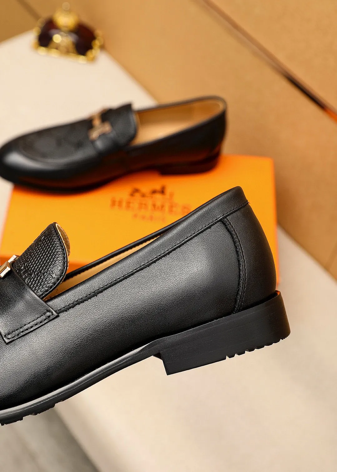 Men's shoes 💰442 💐 Product trademark: HERMES "Hermès" casual leather shoes Regular size: 38-44 (45🉑️customized) Product materials: Selected imported first-layer calfskin embroidered upper + luxury hardware buckle, imported water-dyed 🐂 cowhide lining. Strong three-dimensional visual effect, combined outsole Color: 1⃣️color optional